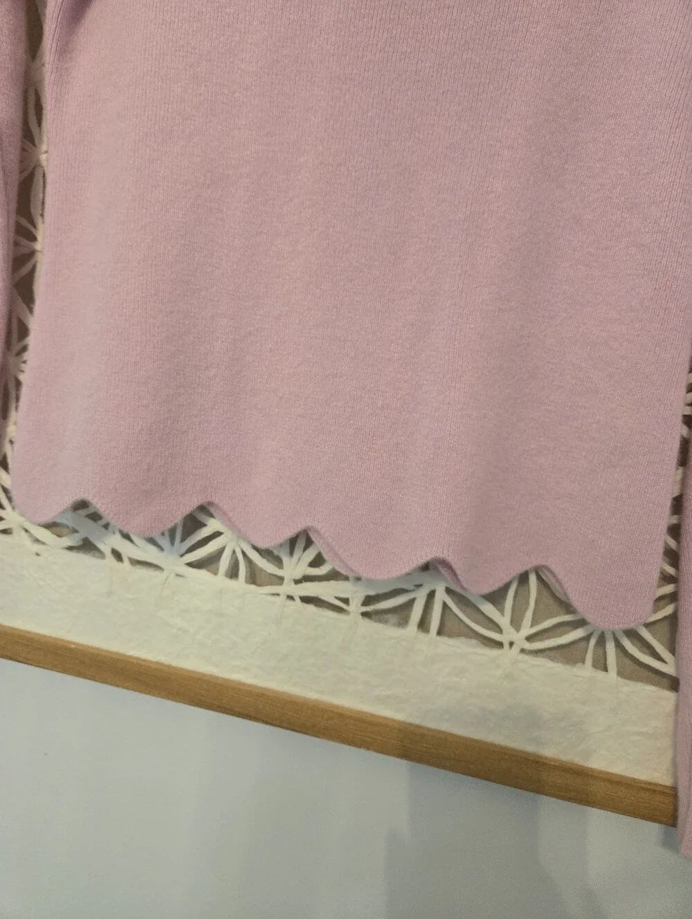 AQUA Cashmere Light Pink Scalloped Hem Crew Neck Sweater XS Bloomingdales